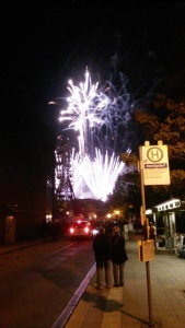 Das Feuerwerk über dem Postplatz in Hennigsdorf (Foto: Joseph Braun)