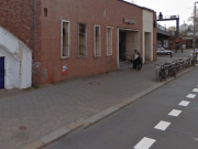 Kein Bus hält am Tag am S-Bahnhof Tiergarten im Hansaviertel in Mitte, weil die Klopstrockstraße als Zubringer zu schmal ist. (Foto: Google Street View)