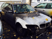 Die zahlreichen Anschläge auf die AfD wie hier auf das Auto von Beatrix von Storch in Berlin kommen in dem Bericht nicht vor.