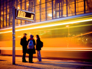 Bus- und Bahnfahren wird schon wieder teurer. (Foto: centraliak)