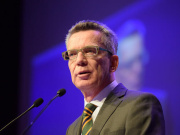 Innenminister Thomas de Maizière (CDU) verunsicherte die Bürger nach der Absage des Freundschaftspiels Deutschland gegen die Niederlande mit seinen nebulösen Aussagen. (Foto: flickr/Christliches Medienmagazin pro)