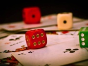 Das Spiel mit dem Glück könnte in einer Reihe von Casinos in Berlin bald ein Ende haben. Vielen droht die Schließung. Foto: Tekke