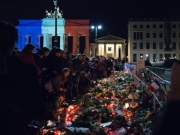 Berliner trauern um die Opfer der Pariser Terroranschläge