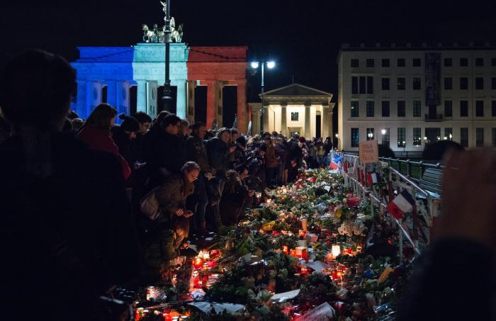 Berliner trauern um die Opfer der Pariser Terroranschläge