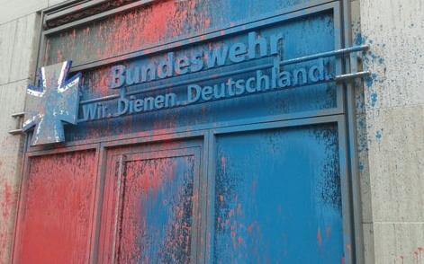 Bundeswehr am Bahnhof Friedrichstraße