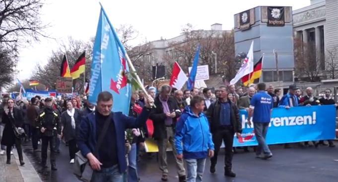 Drei Maskierte attackieren AfD-Mitglied mit dem Messer