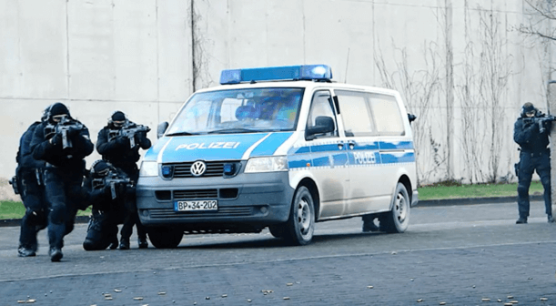 Am Bundespolizei-Standort Blumberg nordöstlich von Berlin wurde am 16. Dezember 2015 die erste deutsche Anti-Terror-Einheit BFE+ mit 50 Polizistinnen und Polizisten in Dienst gestellt. (Foto: Bundesinnenministerium)