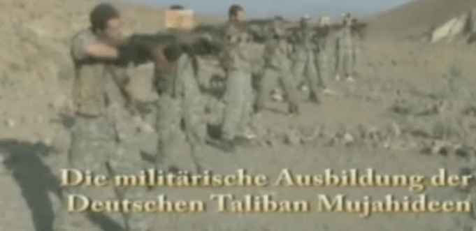Mit einem 30minütigen Progagandavideo war b der Deutsche Taliban Mujaheddin von 2009 bis 2012 im Internet um deutsche Mitglieder (Videoausschnitt: LiveLeak)