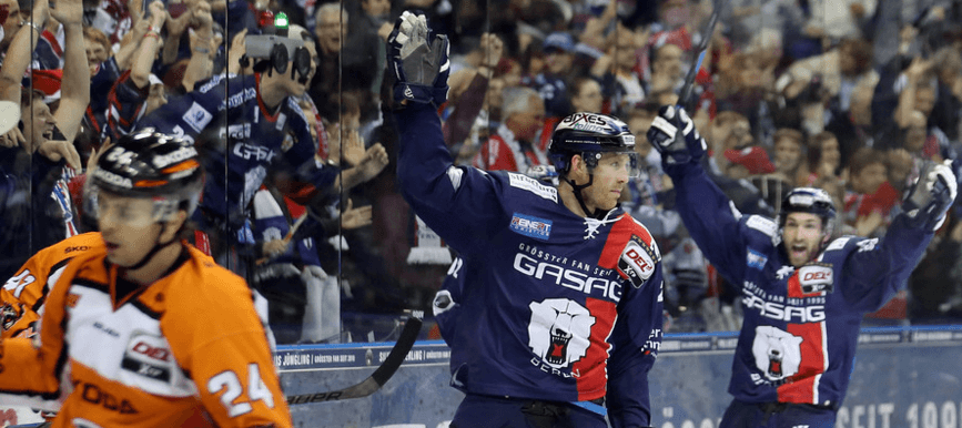 Die Eisbären Berlin gewannen vor fast ausverkauftem Haus das Weihnachtsspiel gegen die Grizzlys Wolfsburg mit dem knappen Ergebnis von 1 zu 0. (Foto: Eisbären.de)