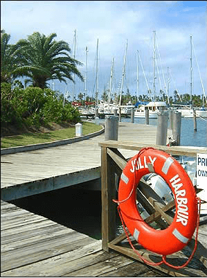Jolly Harbour ist nicht nur ein Yachthafen. Die beiden unabhängigen Inseln Antigua und Barbuda in der Karibik sind auch ein Taxheaven, ein Steuerparadies - zur Zeit sogar auf Platz 1 im Weltranking von Bradley Hackford aus London. (Foto: www.antigua-barbuda.org)