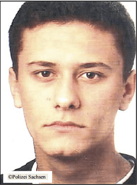 Auf der Flucht und möglicherweise bewaffnet: KinoX.to-Boss Kreshnik Selimi (22) aus Pansdorf in Schleswig-Holstein © Polizei Sachsen