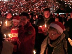 Weihnachtssingen bei Kerzenlicht in der Alten Försterei