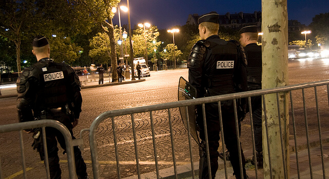 Die Polizei sperrte die Rue de la Goutte d'Or im 18. Stadtbezirk, in der sich das Polizeirevier befindet, weiträumig ab und stellte den Verkehr der Pariser Metro auf zwei Linien abschnittsweise vorübergehend ein. (Foto: flickr/ Pablo Ibañez)