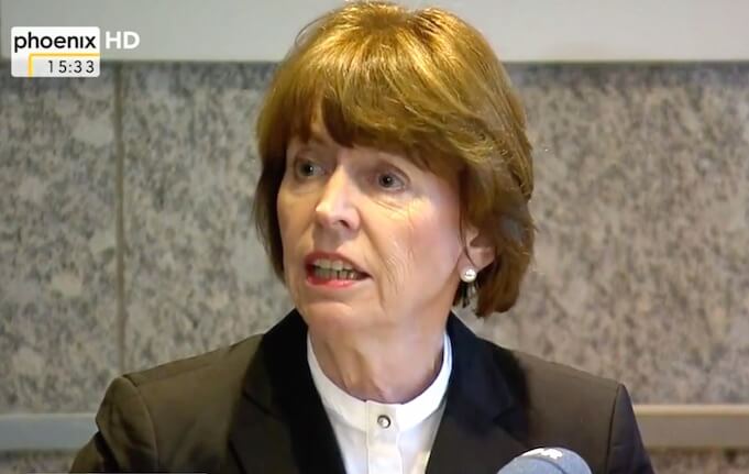 #EineArmlänge Henriette Reker