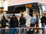 Viele Flüchtlinge würden nach ihrer Ankunft in Bayern nicht schnell genug auf den Rest des Landes verteilt, kritisiert Peter Dreier von den Freien Wählern. Im Bild zu sehen sind Flüchtlinge nach ihrer Ankunft in München im September 2015. (Foto: flickr/metropolico.org)