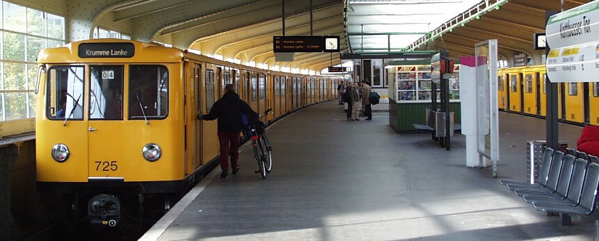 Am Donnerstag belästigte ein Libyer (25) eine Engländerin mit deutschem Pass (23) auf dem U-Bahnhof Kottbusser Tor in Kreuzberg und verfolgte sie. Als sie um Hilf schrie, half ihr ein Passant. Der Libyer wurde kurz darauf in  Friedrichshain festgenommen. (Foto: Wikipedia/Axel Maurszat)
