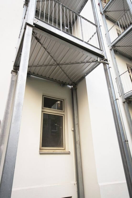 Berlins teuerstes Apartment: 99.000 Euro für rund 10 Quadratmeter in der Riemanstraße 16 in Kreuzberg mit einzigem Fenster zum Hinterhof. (Screenshot: Immobilien Scout 24)