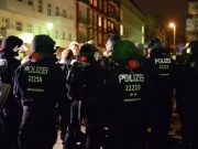Rigaer Straße Linker Mob greift einen Polizisten an