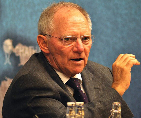 Bundesfinanzminister Wolfgang Schäuble (CDU) schlug zur Finanzierung der Schengen-Außengrenzen (26 Staaten) eine EU-weite Benzinabgabe vor und sorgte für heftigen Widerstand (Foto: Twitter)