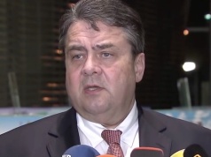 Wirtschaftsminister Sigmar Gabriel ist für die Genehmigung deutscher Rüstungsexporte nach Saudi-Arabien mitverantwortlich. (Screenshot: YouTube/phoenix)