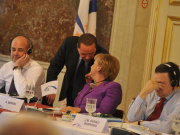Geheime Dokumente zeigen: NSA überwacht Merkel auf Schritt und Tritt Die NSA hat auch bei Treffen zwischen Merkel und Berlusconi mitgehört. (Foto: flickr/ European Peoples Party)