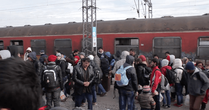 Balkanstaat bringen Flüchtlinge im Zug direkt nach Deutschland