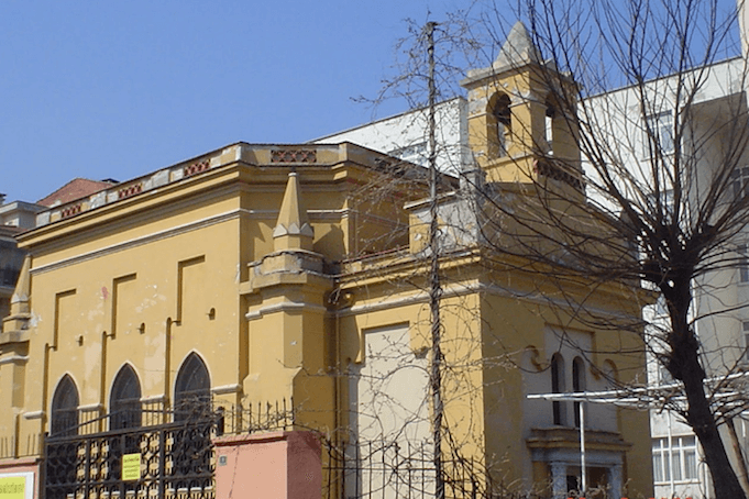 Die einzige Kirche in der westtürkischen Stadt Bursa bekam am Sonntag eine sofortige Räumungsaufforderung. 100 Christen (darunter deutsche Kathliken) sind dann heimatlos. Dagegen wehrt sich der protestantische PfarrerIsmail Kulacoglu mit einer Internet-Petiton auch an den türkischen Botschafter in Berlin. (Foto: Bursa Protestan Kilisezi)