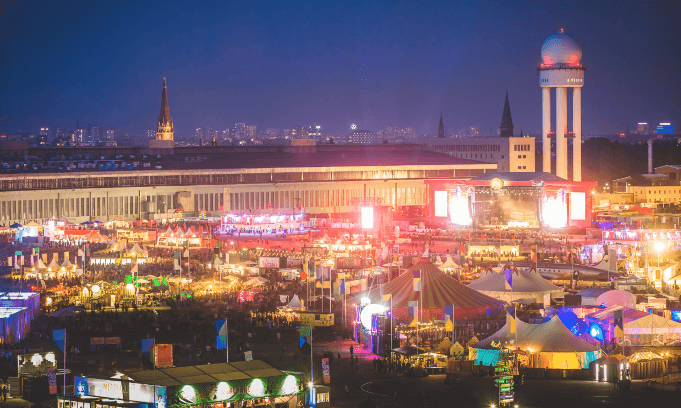 Das Lollapalooza Musikfestival fand vom 12. bis 13. September 2015 auf dem ehemaligen Flughafen Tempelhof statt - eine Ausweichlocation für den 10. und 11. September 2016 ist noch nicht gefunden. (Pressefoto: Lollapalooza Berlin/Stephan Flad)