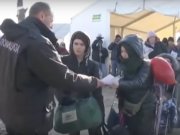 Mazedonien macht als erstes Land die Grenzen dicht, Österreich hilft und entsendet Polizisten. Österreich hat als erstes Land Obergrenzen für die Aufnahme von Flüchtlingen festgelegt: 37.000 dürfen 2016 rein. (Foto: Youtube(euronews)