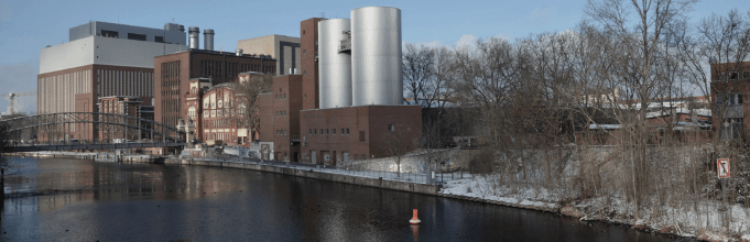 Der Werkbund Berlin hat 32 Architekturbüros aufgerufen, das ehemalige Öltanklager am Siegenssteg über die Spree in die Charolltenburg zu einem neuen Stadteil mit 1.100 neuen Wohnungen zu entwerfen. (Foto: WerkbundStadt)