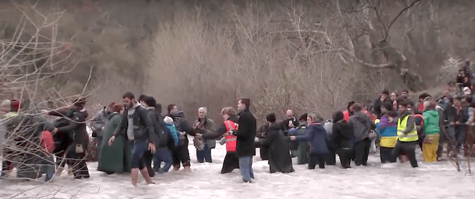 2.000 Migranten umgehen Grenzzaun nach Mazedonien