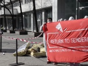 Antifa lädt Müll vor Berliner Büros der AfD ab Die linksextreme Antifa lud haufenweise Schutt und Asche vor der Parteizentrale der AfD in Berlin ab. (Foto: Screenshot)