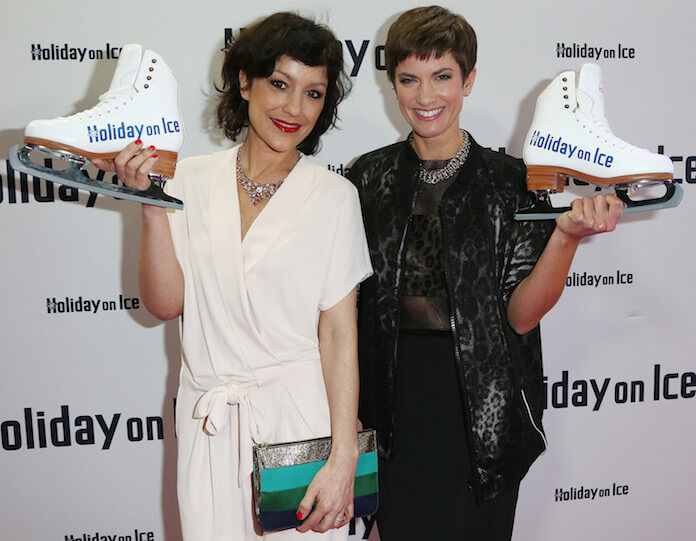 Miriam Pielhau und Isabell Horn waren begeisterte Premierengäste auf dem Roten Teppich bei der HOLIDAY ON ICE Gala PASSION im Tempodrom in der Möckernstraße 10 in Berlin Kreuzberg, wo die Show noch bis 13. März 2016 gezeigt wird. (Pressefoto: Holiday on Ice Stage Radke)