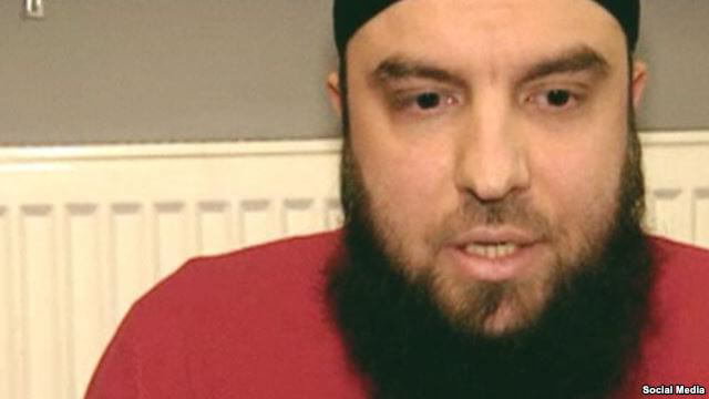 Der Berliner Imam Murad Ajtajev (30) im Interview mit der russichen Plattform Meduza.io am 29. Mai 2015 (Foto: Twitter/Atajev Witness/Radio Free Europe)