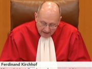 GEZ rechtens? Verfassungsrichter winkte Gesetz seines Bruders durch Warum sollte Bundesverfassungsrichter Professor Ferdinand Kirchhof etwas gegen das GEZ-Gesetz haben, dass sein Verfassungsrichter-Vorgänger und älterer Bruder Professor Paul Kirchhof als Gutachter für richtig erklärt hat? (Foto: Youtube/phönix)