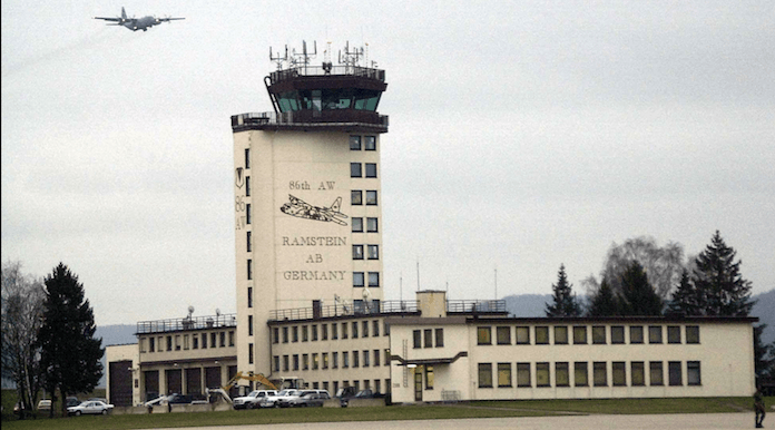 Eigenartig: Die US-Luftwaffe baut in Ramstein bei Kaiserslautern in Rheinland-Pfalz für 1,1 Milliarden Euro ein riesengroßes Militärlazarett (15 Fußballfelder Fläche) mit angeblich nur 120 Betten. Deutschland beteiligt sich mit 120 Millionen Euro (Foto: Wikipedia/TSGT David D. Unterwood, Jr., US Air Force) 