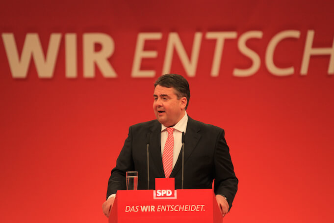 Nach einem Facebook-Kommentar stellte Vizekanzler Sigmar Gabriel (SPD) Strafantrag wegen Beleidigungen gegen seine Person. (Foto: flickr/ <a href="https://www.flickr.com/photos/95213174@N08/10145241355/in/photolist-gsv1Np-eeN2k5-eeGcx4-rDmQ5N-8bLxRx-e1AM8N-6YDCVA-gQVZqv-7BAwtN-7F8m7x-7WJKJ3-h7YxF3-7B3VRb-dcxG5f-h7YKD2-4YCNBz-h7YPe9-7BAfCS-gsv8eD-6wXe55-gsvoMx-7AZ7UK-4YCNBa-6wXdZQ-h7YAF3-h7YKcm-h7ZTSn-gsvvX7-h7YTnQ-h7YBQW-6jam31-6jam1Q-nEEU2h-dcxEdt-6jiSDJ-7XBRft-7XBVsH-7XBRVn-7XBRCT-7XF9Gq-7XBT14-7XBTFx-7XF8cN-7XBULK-7XBVap-7XFa69-6jiSEY-7XBTmB-7XF7Pj-7XF6pU" target="_blank">Metropolico.org</a>)