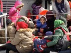 Der gestrige Pakt mit der Türkei sollen Flüchtlings-Schleppern auf der Ägäis das Handwerk legen (Foto: Youtube/Euronews)