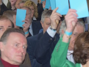 Mehrheitlich stimmte die AfD-Delegierten auf dem Berliner Landesparteitag für ihr neues Wahlprogramm. Vonr links AfD-Landesvize Georg Pazderski, rechts vorn Landeschefin Beatrix von Storch (Foto: AfD)