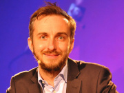 Staatskrise wegen „Ziegen ficken“: Erdogan fordert Strafe für Satiriker Böhmermann Die türkische Regierung verlangt von Deutschland eine Bestrafung des Satirikers Jan Böhmermann (35) aus Köln für sein Schmähgedicht auf den türkischen Staatspräsidenten Recep Tayyip Erdogan (62) aus Ankara (Foto: Wikipedia/Jonas Rogowski-Eigenes Werk)