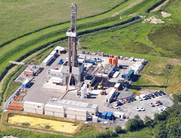 20 Millionen Euro hat die kanadische Firma CEP Central European Petroleum seit vier Jahren in die Bohrinsel auf einem Lausitzer Acker bei Guhlen, 80 Kilometer südöstlich von Berlin, gesteckt - bislang ohne, dass verkaufsfähiges Erdöl sprudelt, aber die Kanadier machen weiter (Foto: CEP)