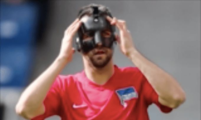 Ibisevic spielte mit Carbonmaske. (Screenshot:YouTube/Sport PUR)