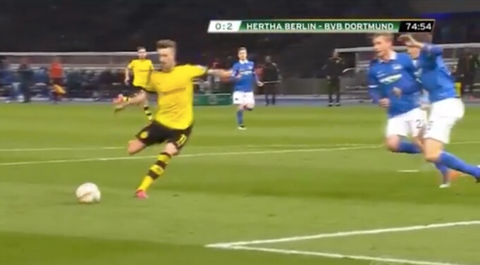 Reus trifft zum 0:2 in der 75. Minute. (Screenshot:YouTube/Football & Goal)