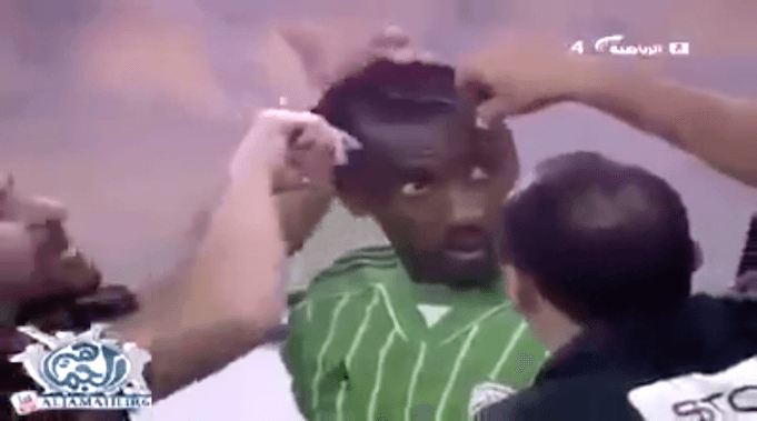 Saudis stoppen Fußballspiel, entfernen Irokesenschnitt