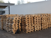 Holzpaletten als Tarnung: In diesem weißen Laster mit ungarischem Kennzeichen schmuggelte eine bewaffnete Falschgeldbande 2,5 Millionen unverzollte und unversteuerte Rote Marlboro Zigaretten nach aus Ungarn in den Berliner Bezirk Treptow-Köpenick (Foto: Zollfahndungsamt Berlin-Brandenburg/Polizei Berlin)