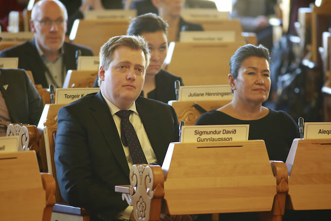Tausende Isländer demonstrierten gegen ihren Ministerpräsidenten Sigmundur Gunnlaugsson und zwangen ihn so zum Rücktritt. (Foto: flickr/<a href="https://www.flickr.com/photos/stortinget/10556626225/in/photolist-h5w9G3-h5RtbZ-h5RLau-h5SXDB-h5RJuL-dTnheT-h5SVYc-h5wo5U-ponhqD-DfwHB6-zb8q3a" target="_blank">Stortinget</a>)