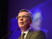 Innenminister Thomas de Maizière kündigte an, dass die Grenzkontrollen zu Österreich ab Mai wieder gestoppt werden. (Foto: flickr/Christliches Medienmagazin pro)
