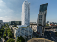 Die neue Skyline der City West: Blick aus Richtung Gedächtniskirche am Breitscheidtplatz auf den fertigen Waldorf Astoria Turm am Bahnhof Zoo (rechts) und auf den fast fertigen Büroturm Upperwest direkt am Kurfürstendamm in Charlottenburg (Simualtion Upperwest.de)