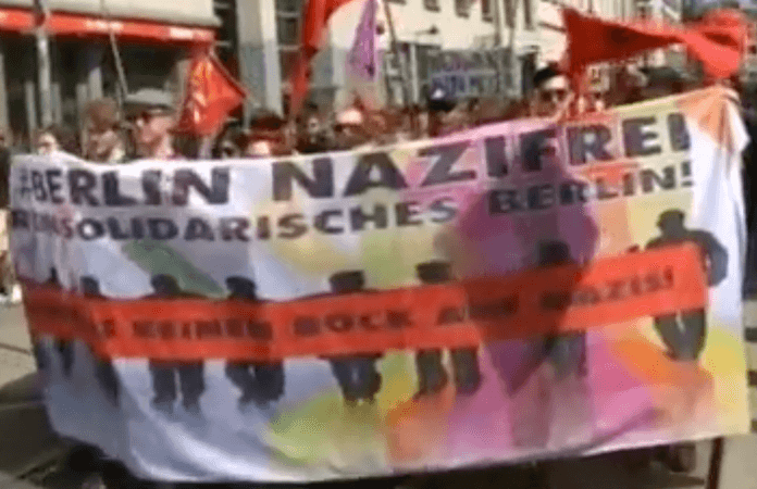 "Berlin nazifrei - kein Bock auf Nazis". 8.000 Gegendemonstranten gegen Rechts zogen durch die Oranienburger Straße (Screenshot: Rbb aktuell)