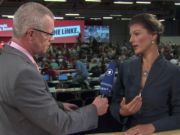 Sahra Wagenknecht: soziale Frage „nicht klar genug betont“ DIE-LINKEN-Fraktionschefin im Bundestag Sahra Wagenknecht gab im Interview mit Reinald Becker vom ARD-Hautpstadtsudio zu, die soziale Frage vernachlässigt zu haben (Foto: ARD)